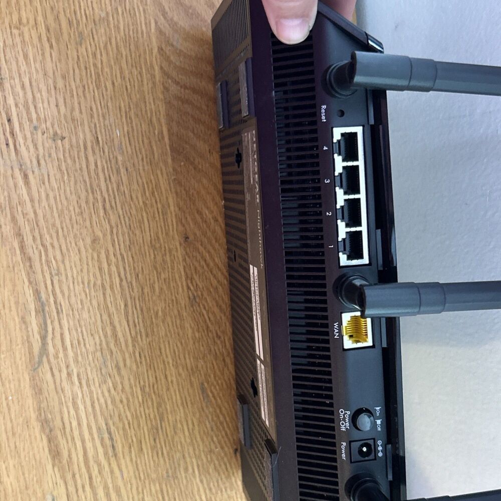Netgear Nighthawk R7000 AC1900 Router *NO Cords! - Picture 3 of 6